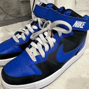 Boys Black and Blue Nikes size 3.5